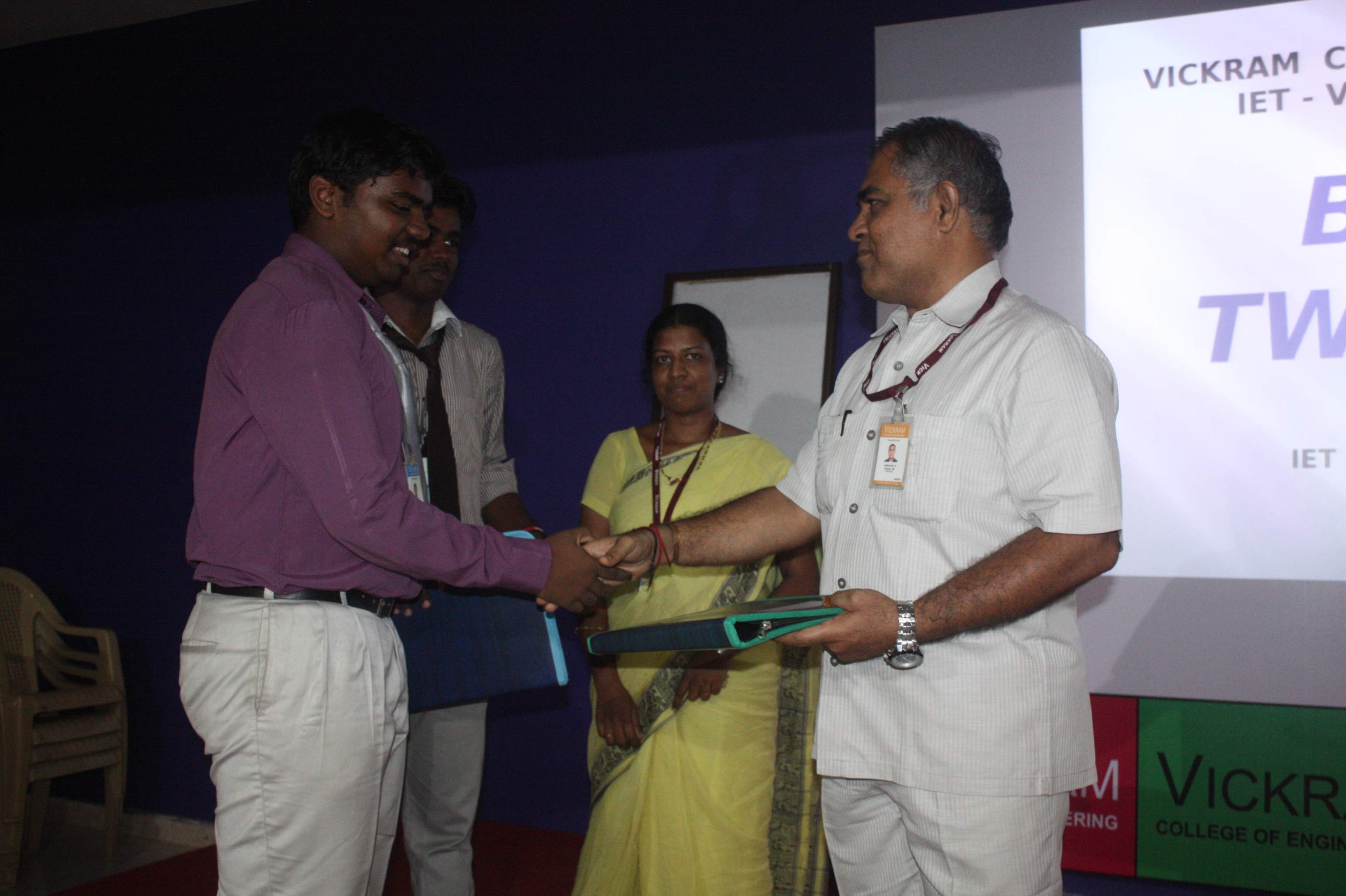 Our Principal Dr. S. Kathirrvelu distributing prizes to an IET Member