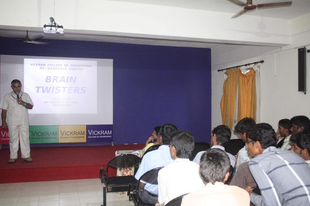 Our Principal Dr. S. Kathirrvelu addressing the IET Members
