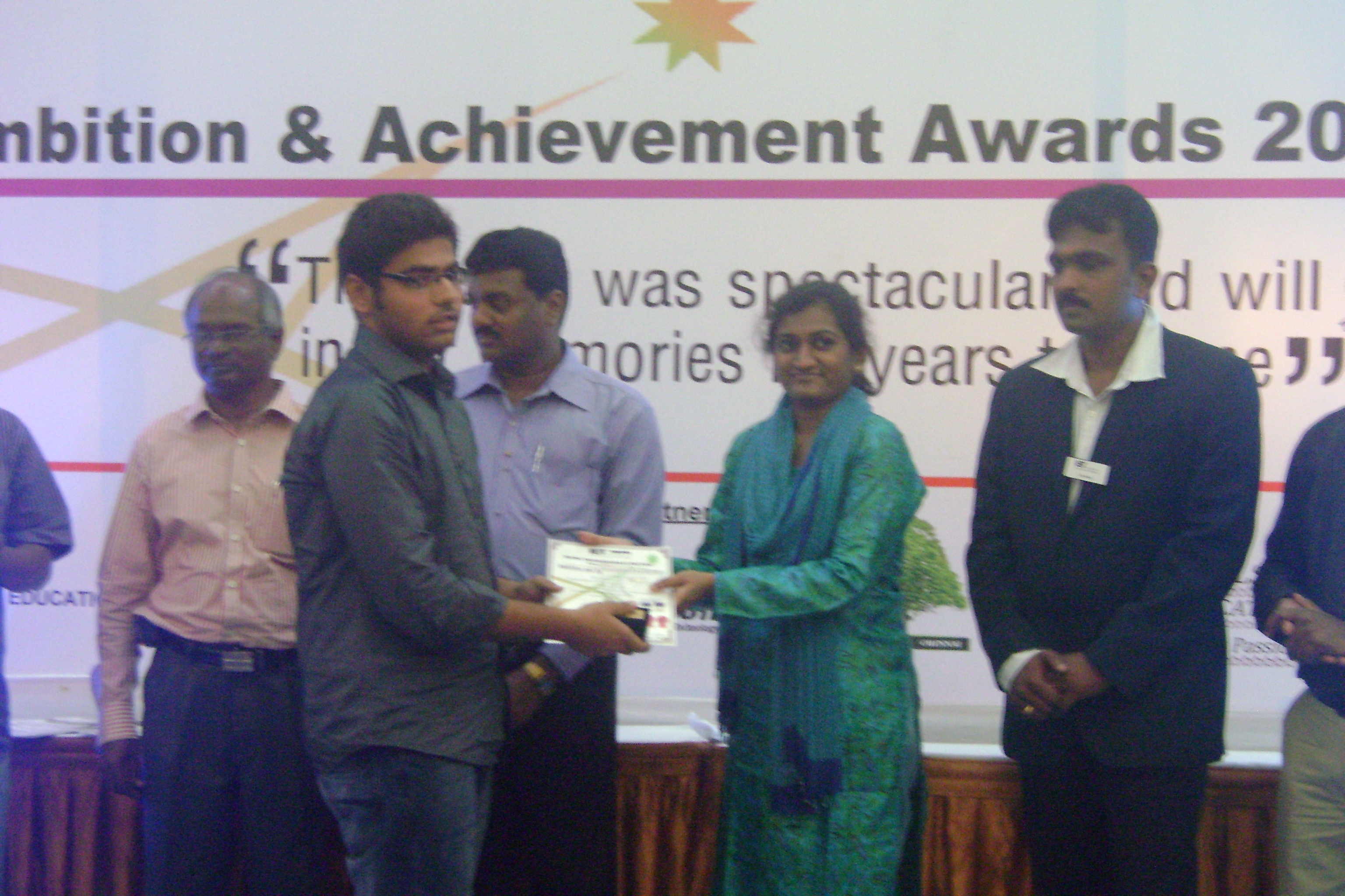 Sulaiman with the Best Chairman Award.