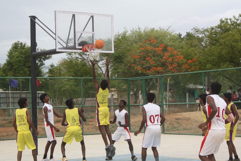 MAVMM polytechnic College Vs Mohamed Sathak at the final match.